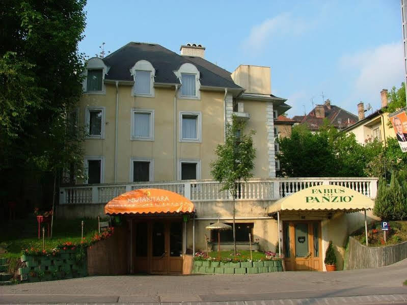 Hotel Casa Latina Budapeste Exterior foto